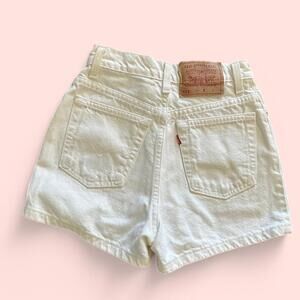 Vintage Levi's Women's White Shorts